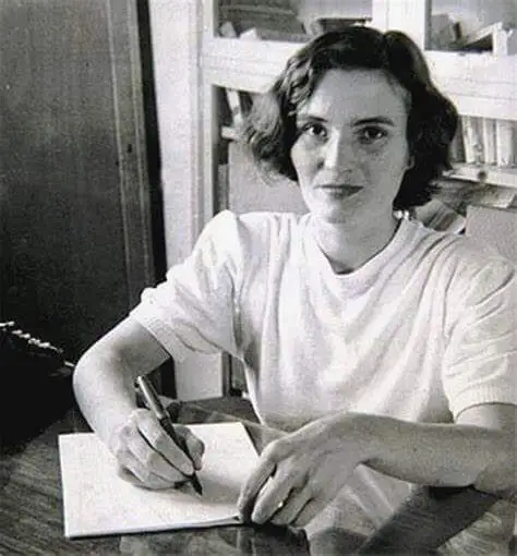 Carmen laforet en blanco y negro escritora española